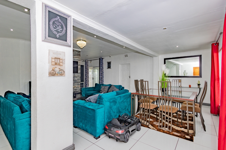 5 Bedroom Property for Sale in Vasco Estate Western Cape